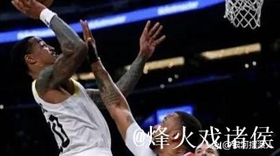 科林斯半场7投4中，三分2中0得到8分2篮板1助攻1盖帽